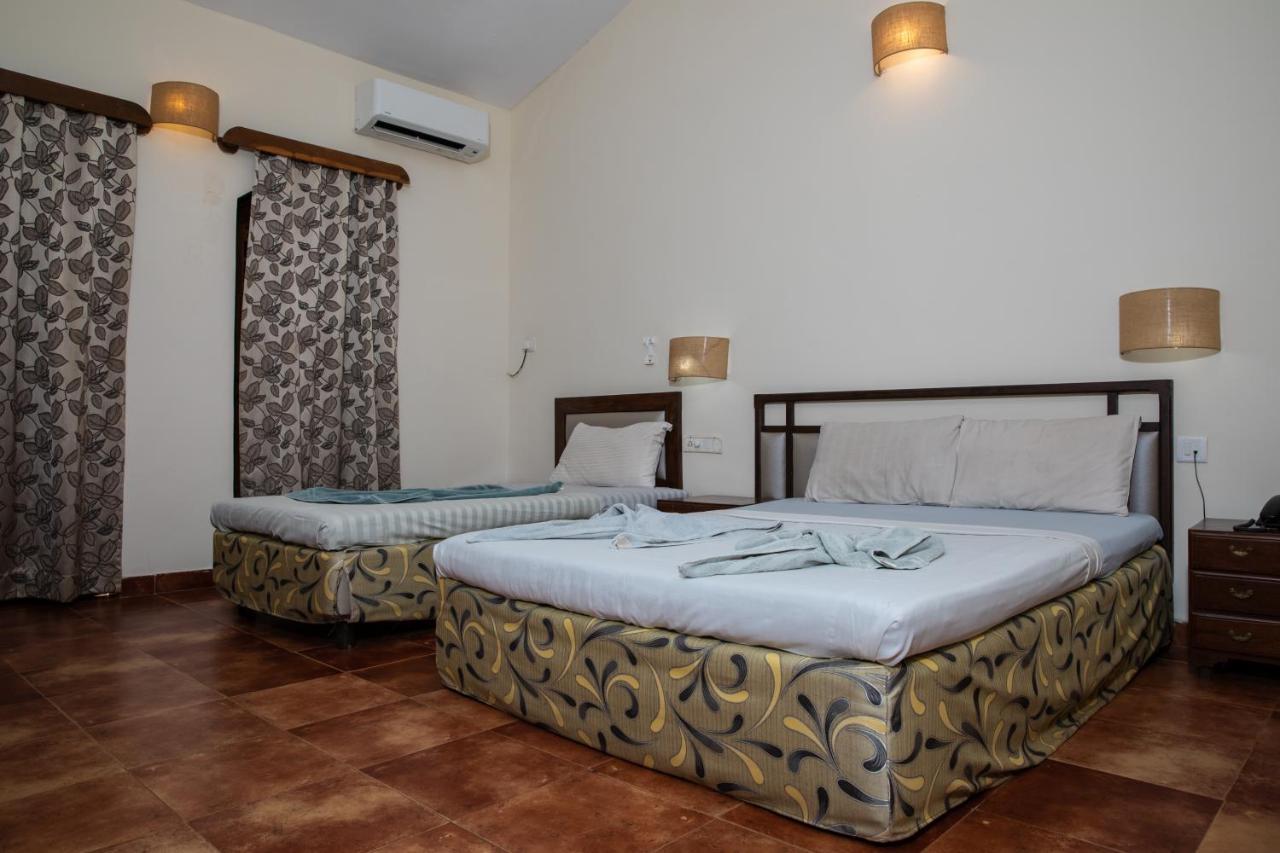 Sea Breeze Inn Resort Калангут Екстер'єр фото